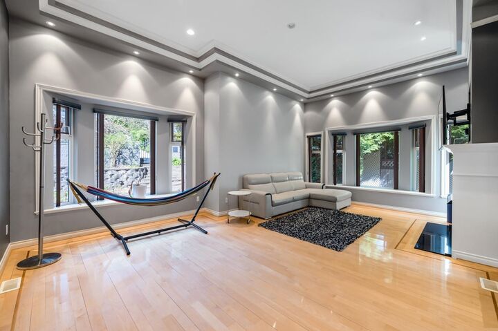 Property Photo: 6030 Elgin Avenue BC V5H 3S4