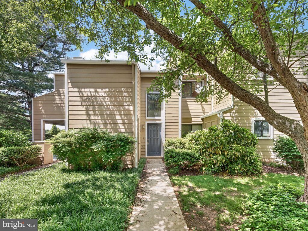 Property Photo:  1917 Villaridge Drive B  VA 20191 