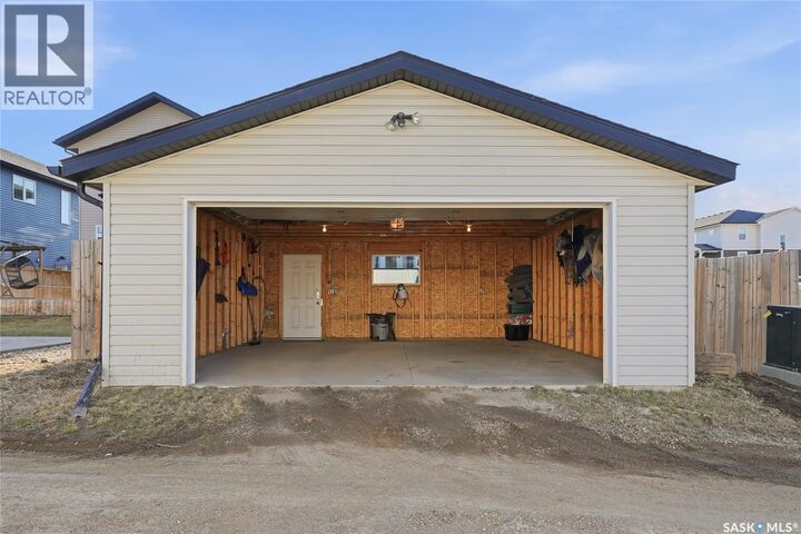 Property Photo:  534 Maple Crescent  SK S0K 4S2 