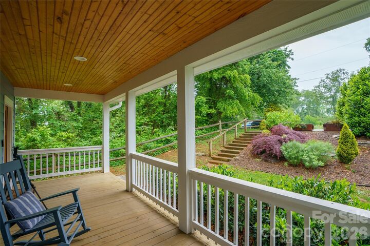 Property Photo:  221 Courtland Place  NC 28801 