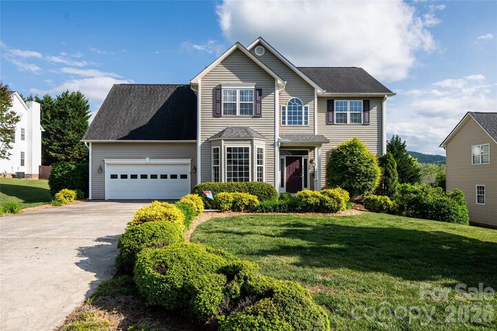 Property Photo: 48 Brownstone Court NC 28732