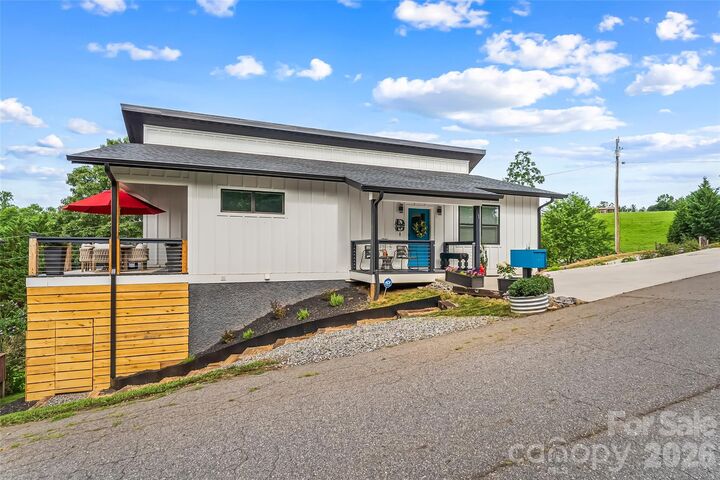Property Photo:  1 Little Oak Road  NC 28748 