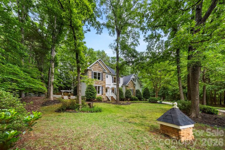 Property Photo:  10112 Windtree Lane  NC 28215 