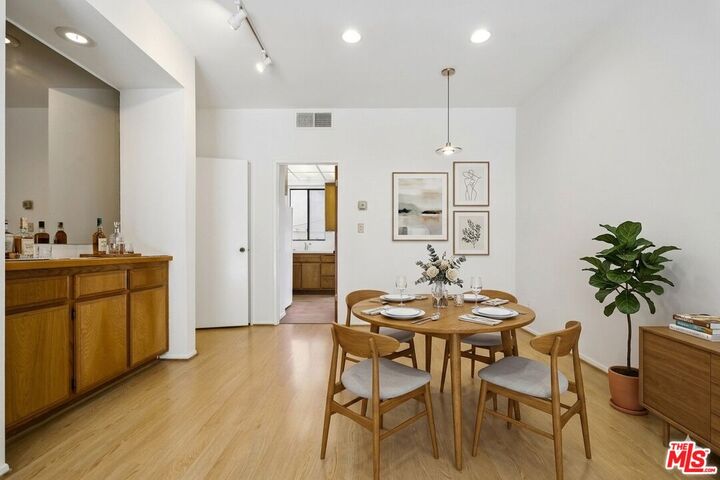 Property Photo:  11318 Ohio Ave  CA 90025 