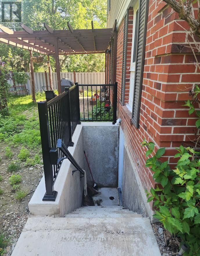 Property Photo:  1778 Folkway Drive  ON L5L 2X8 