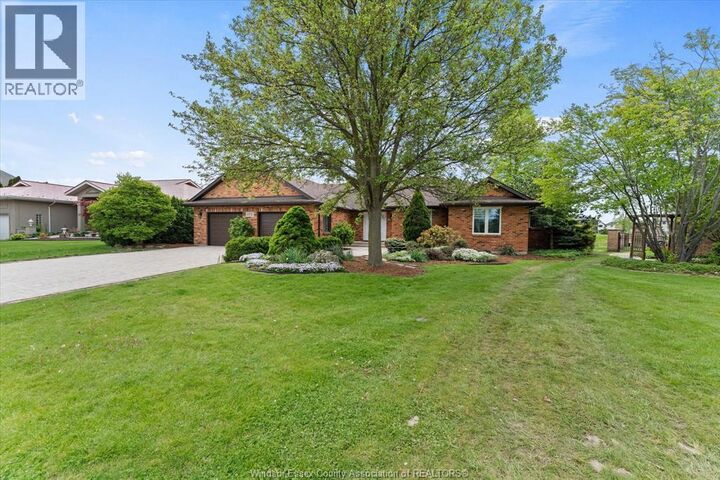 Property Photo:  173 Clubview  ON N9V 3Z1 