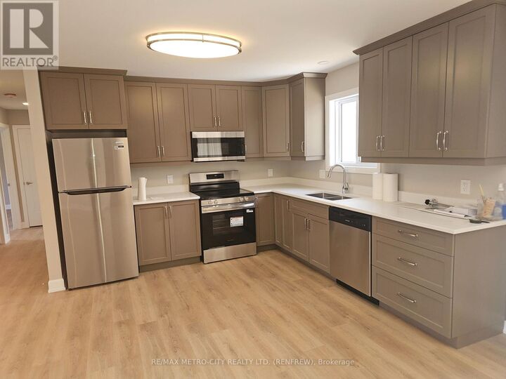 Property Photo:  321A Usborne Street A  ON K7S 1W2 