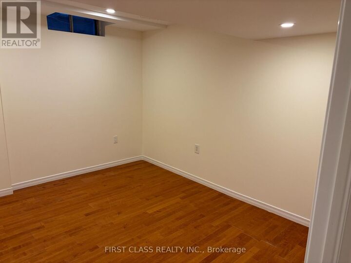 Photo de la propriété:  157 Galbraith Crescent Bsmnt  ON L3S 1J2 
