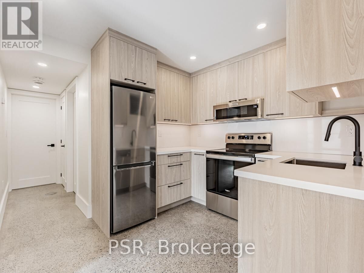 Property Photo:  33 Parkway Avenue B  ON M6R 1T6 