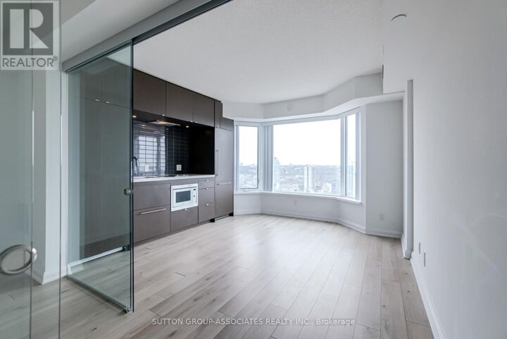Property Photo:  155 Yorkville Avenue 2601  ON M5R 0B4 