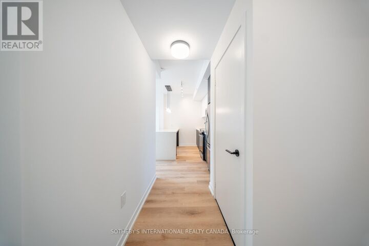 Property Photo:  5 York Garden Way 911  ON M6A 2V1 