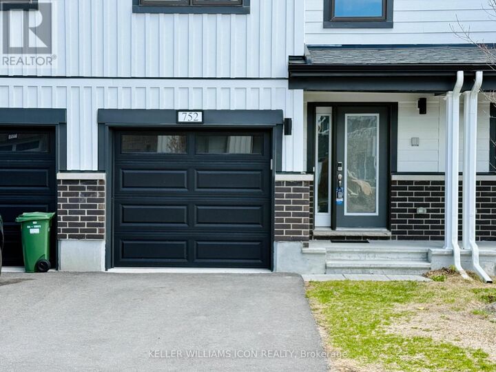 Property Photo:  752 Kinstead Pvt Private  ON K2S 3B3 