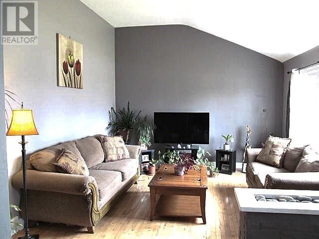 Property Photo:  81 Pageant Dr  ON P6B 5J7 