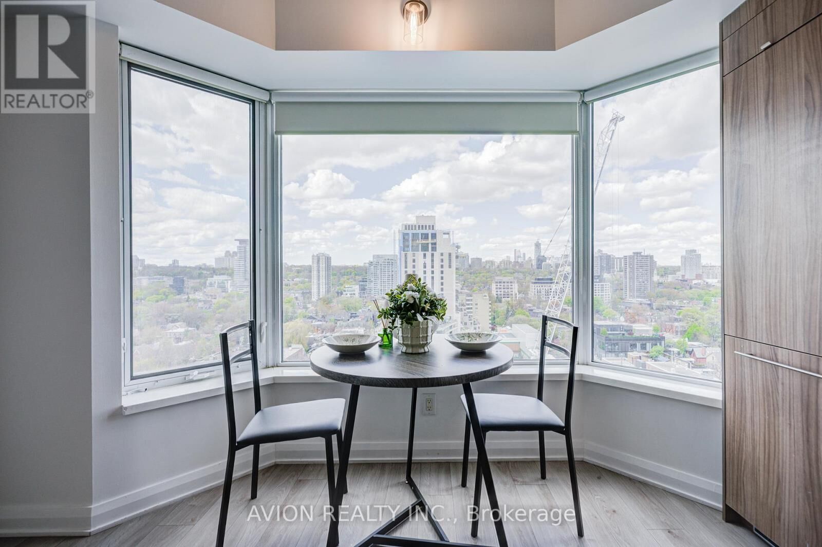 Property Photo:  155 Yorkville Avenue 1920  ON M5R 0B4 