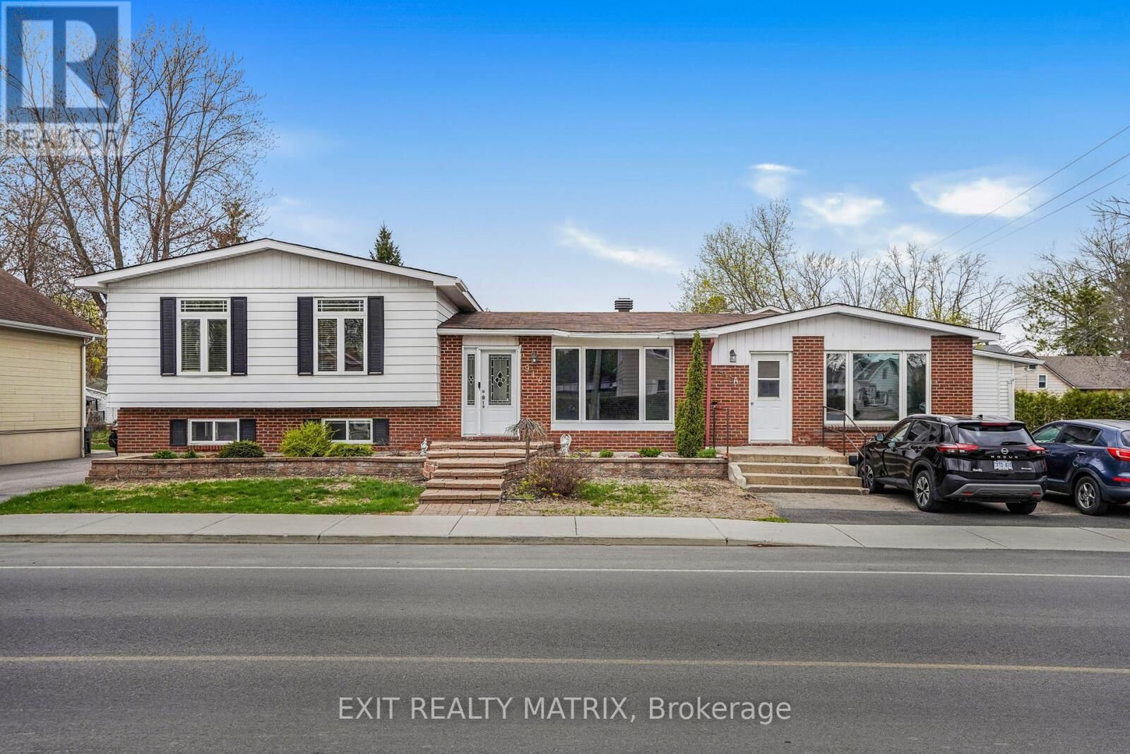 Property Photo:  916 King St Street  ON K0B 1K0 