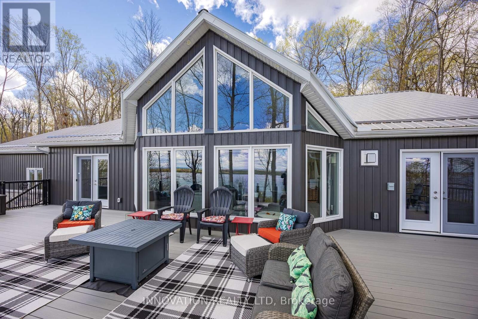 Property Photo:  731 Usborne Street  ON K0A 1G0 