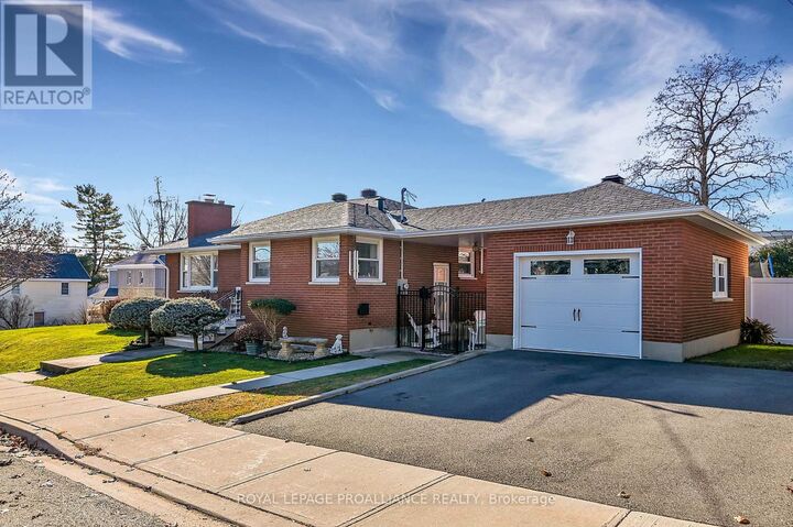 Property Photo:  419 St Lawrence Street  ON K0E 1T0 
