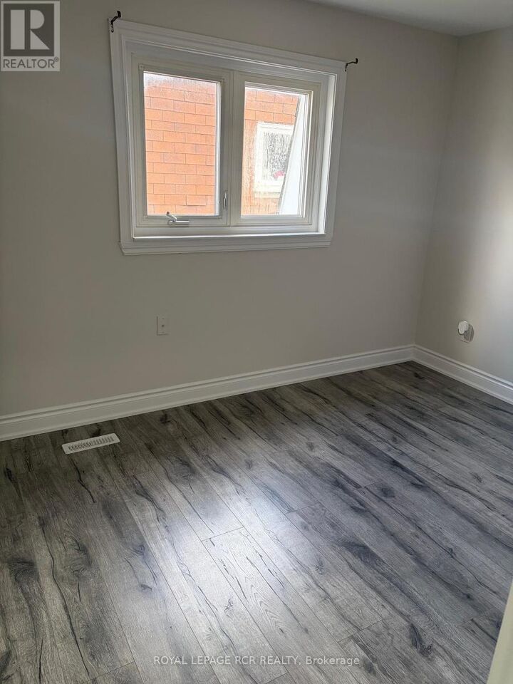Property Photo:  41 Town House Crescent  ON L6W 3G3 