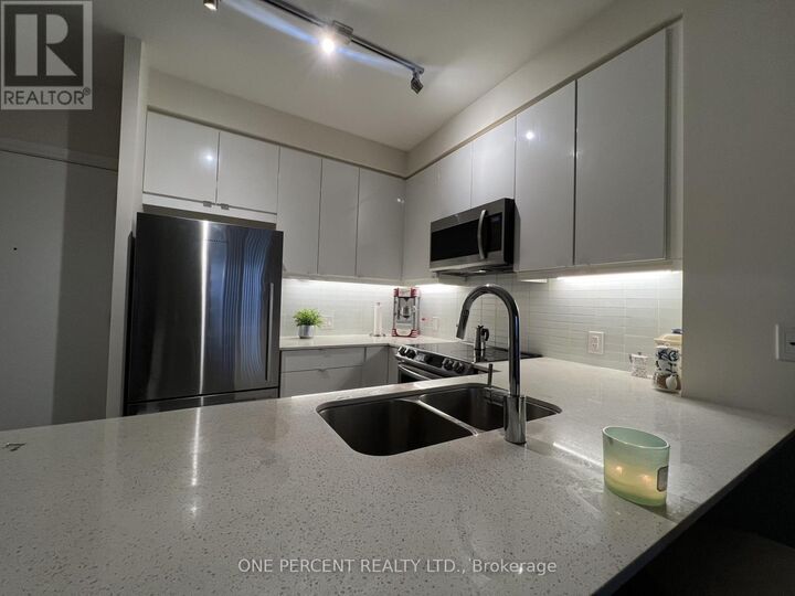 Property Photo:  50 Thomas Riley Road 819  ON M9B 0C1 