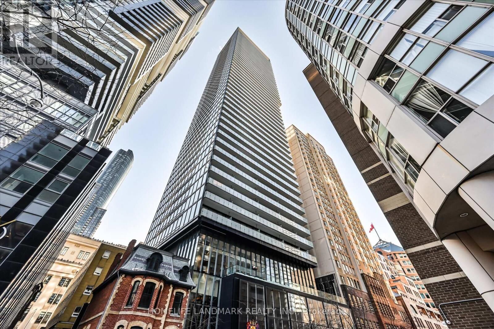 Property Photo:  15 Grenville Street 5002  ON M4Y 0B9 