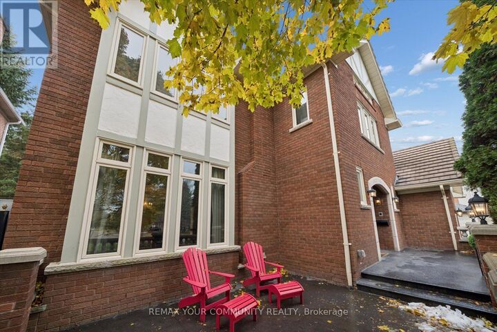 Property Photo:  8 Old Park Lane  ON L4B 2L8 