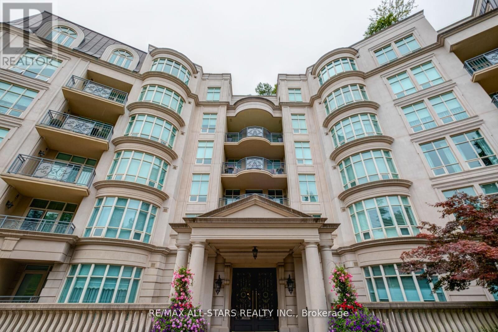 Property Photo:  7071 Bayview Avenue 211  ON L3T 7Y8 