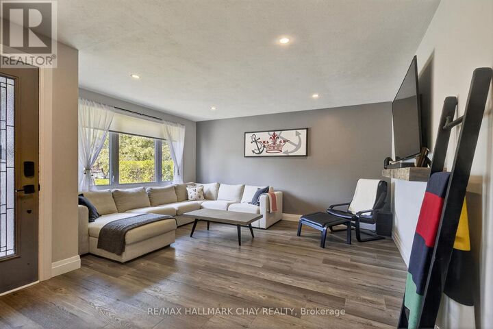 Property Photo:  64 Marion Crescent  ON L4M 2L3 