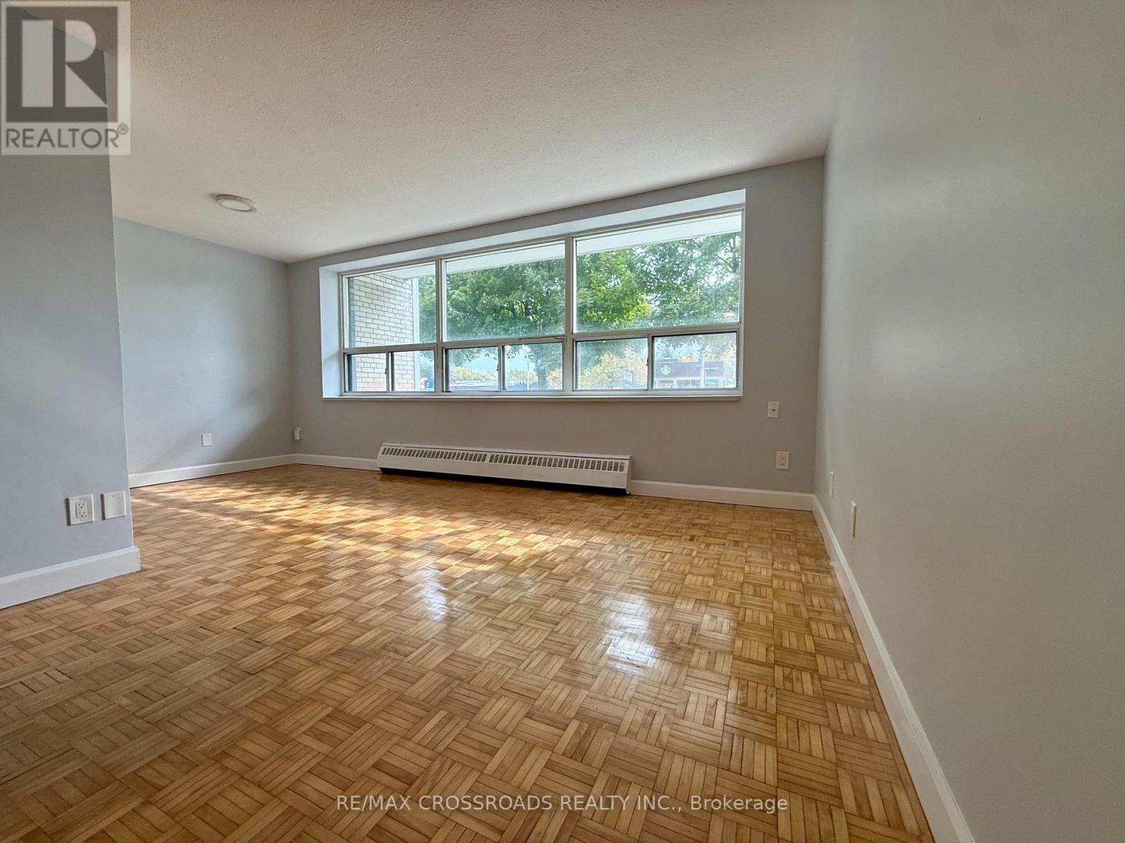 Property Photo:  363 Lakeshore Road East 103  ON L5G 1H7 