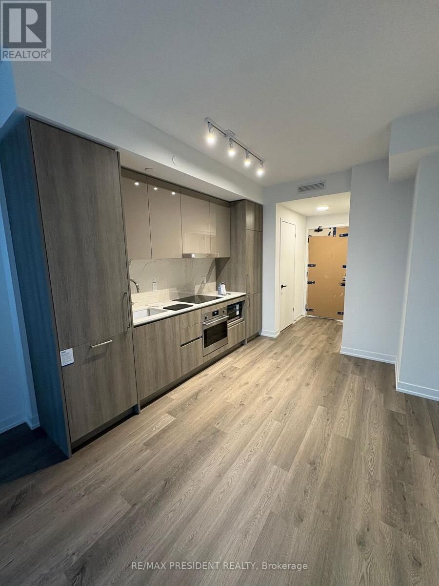 Property Photo:  195 Commerce Street 4116  ON L4K 0P9 