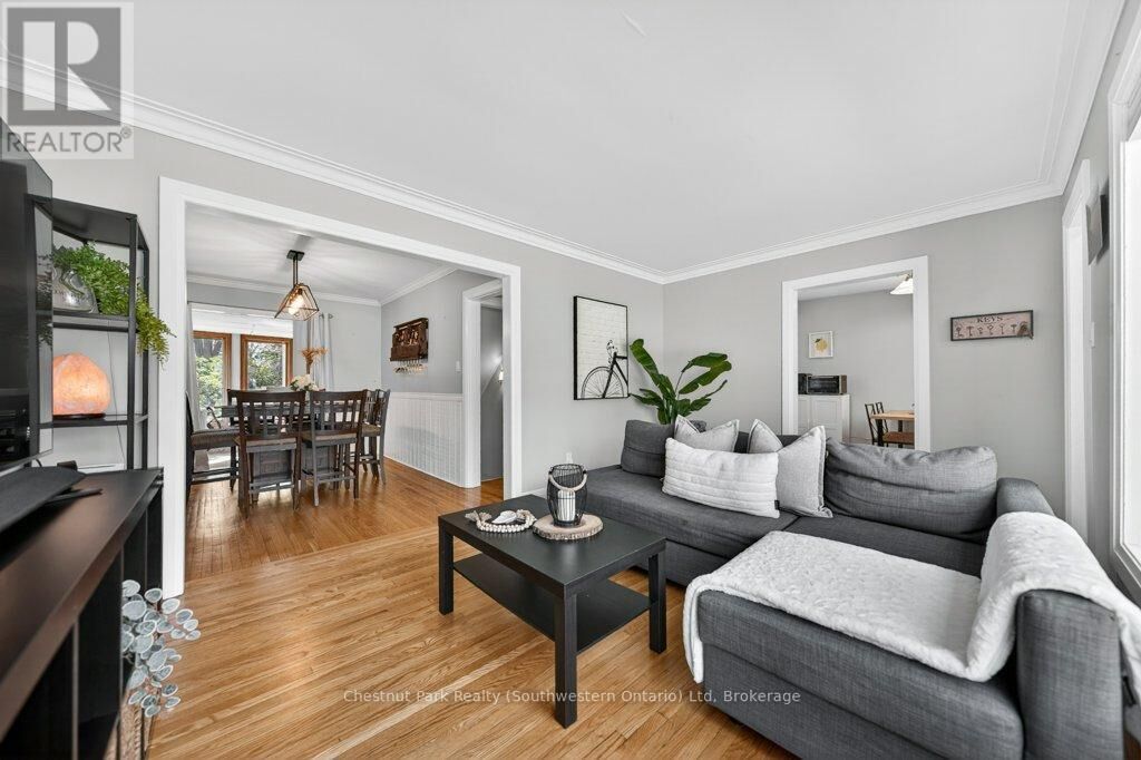 Property Photo:  76 Freeman Avenue  ON N1H 4T3 