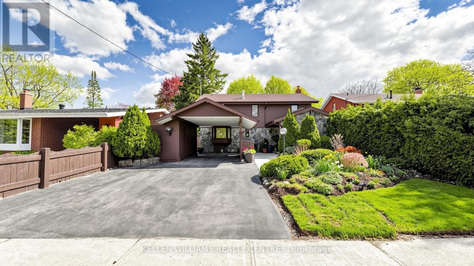 Property Photo:  19 Lesterwood Crescent  ON M1P 3L5 