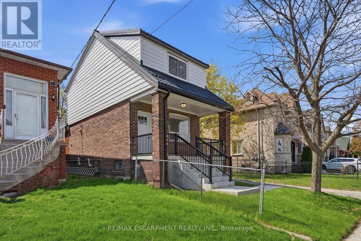 Property Photo:  1049 Glencairn Avenue  ON M6B 2B1 