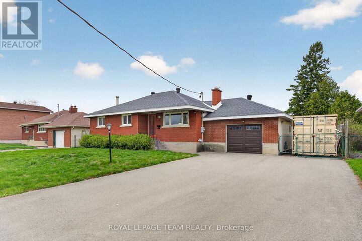 Property Photo:  15 Donna Street  ON K2G 2V5 