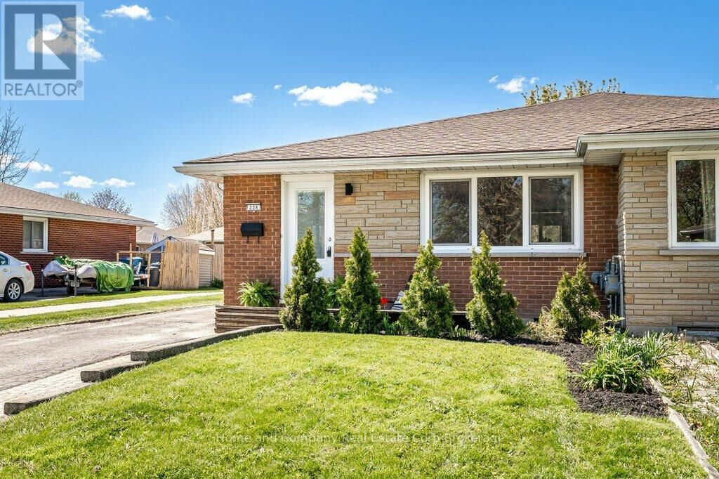 Property Photo:  228 Redford Crescent  ON N5A 1P2 