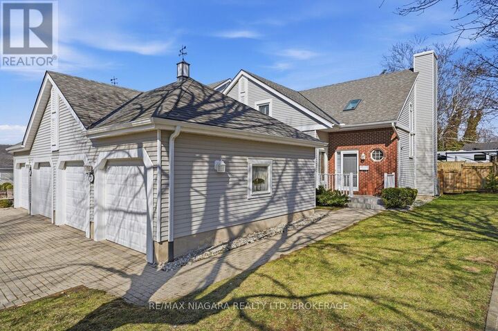 Property Photo:  5 Lakeside Drive West 23  ON L2M 1P3 