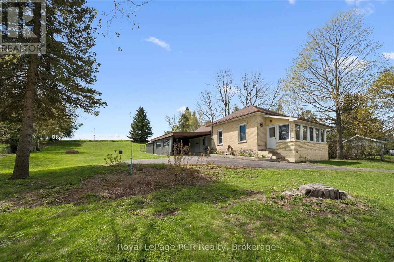 Property Photo:  160 Murphy Street  ON N0G 2L3 