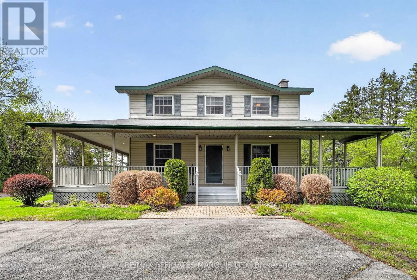Property Photo:  315 Eleventh Street East  ON K6H 2Y6 