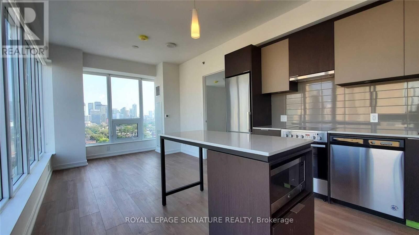 Property Photo:  203 College Street 1108  ON M5T 1P9 