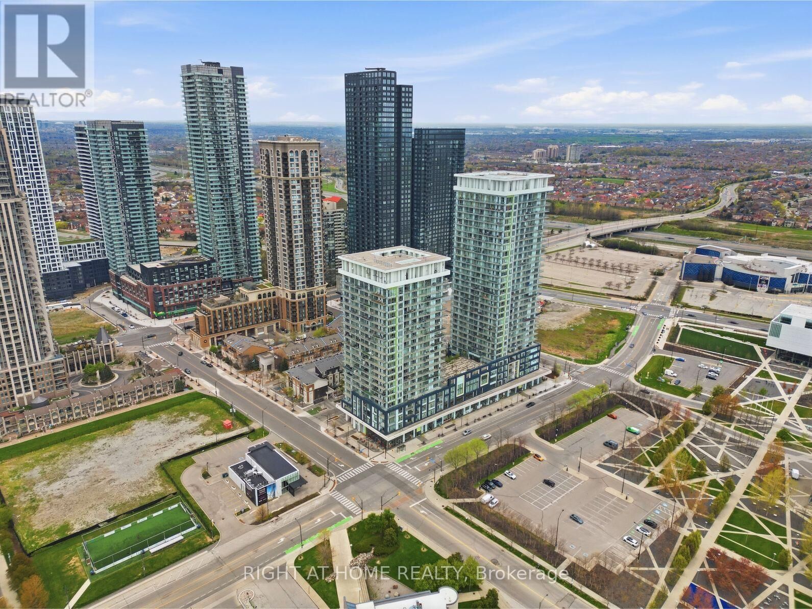 Property Photo:  365 Prince Of Wales Drive 1105  ON L5B 0G6 