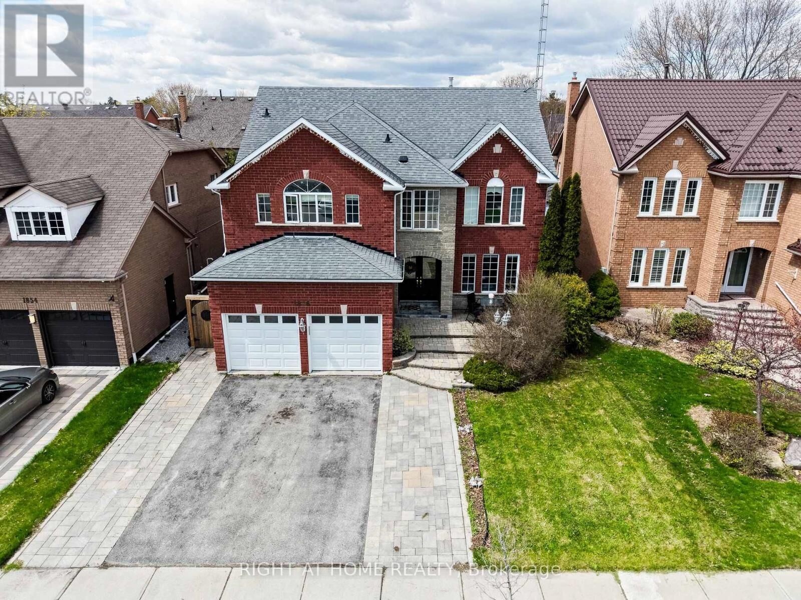 Property Photo:  1856 Woodview Avenue  ON L1V 1L4 