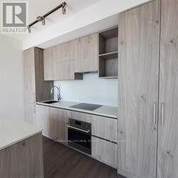 Property Photo:  1 Yorkville Avenue 4905  ON M4W 1L1 