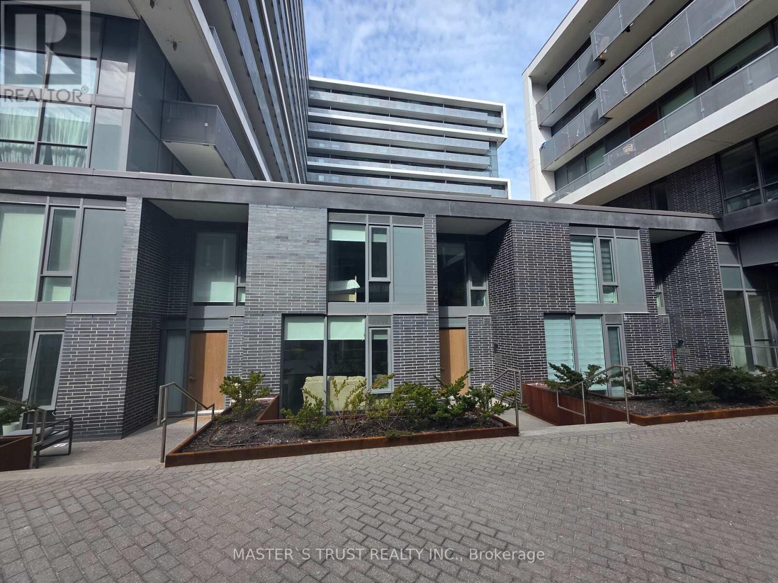Property Photo:  160 Flemington Road East Th109  ON M6A 0A9 