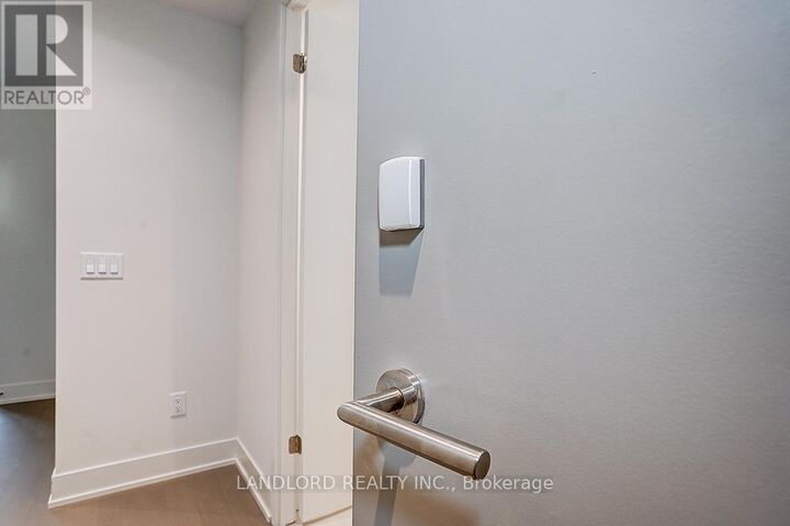 Property Photo:  322 Dupont Street 202  ON M5R 0E3 