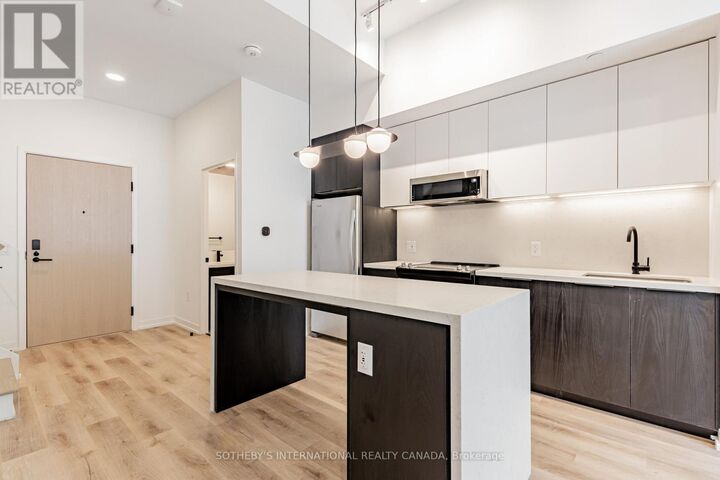 Property Photo:  5 York Garden Way Th104  ON M6A 2V1 