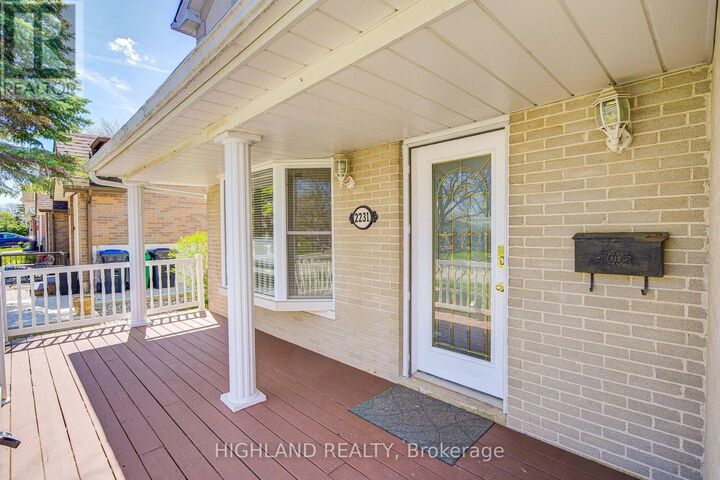 Property Photo:  2231 Buttonbush Crescent  ON L5L 1C4 