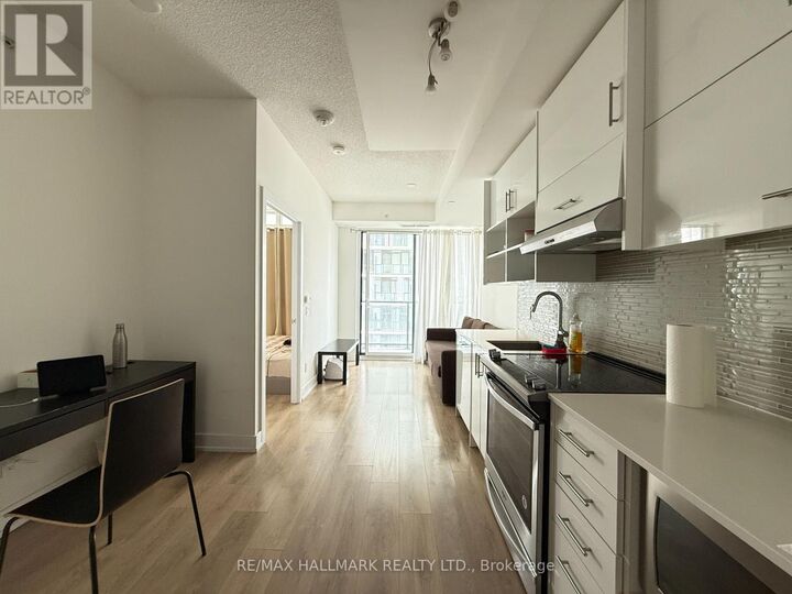 Property Photo:  128 Fairview Mall Drive 910  ON M2J 0E8 