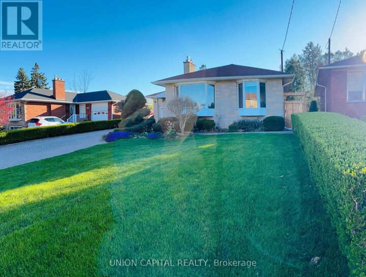 Property Photo:  6 Gretna Avenue  ON M4A 2H4 