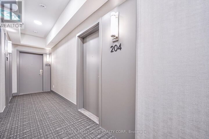 Property Photo:  135 Canon Jackson Drive 204  ON M6M 0C3 