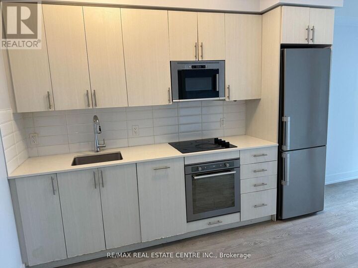 Property Photo:  2250 Simcoe Street 1213  ON L1L 0B7 