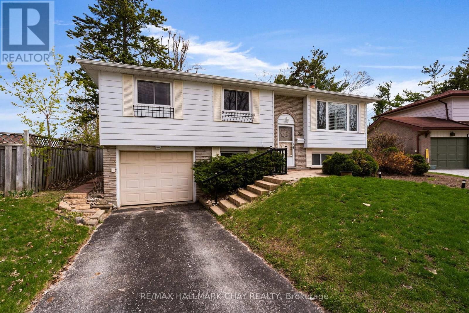 Property Photo:  33 Davies Crescent  ON L4M 2M4 
